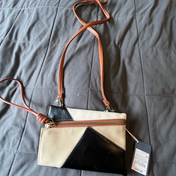 Target cross body small purse. - Picture 4 of 6